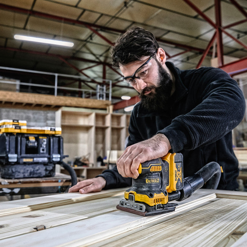 DeWalt DCW200N-XJ 18V XR 1/4 Sheet Sander Body Only