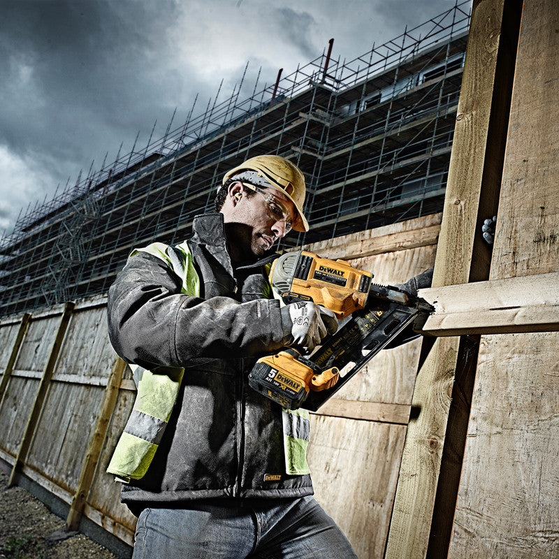 DeWalt DCN692P2-GB 18V Brushless Cordless Nailer 2 x 5.0Ah