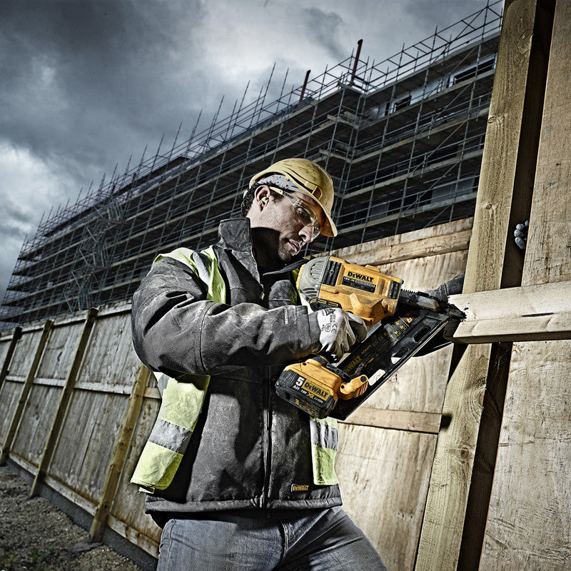 DeWalt DCN692P2-GB 18V Brushless Cordless Nailer 2 x 5.0Ah