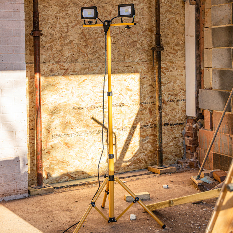 Wessex LED Twin Tripod Work Light IP65 240V 2x20W 2x2000lm