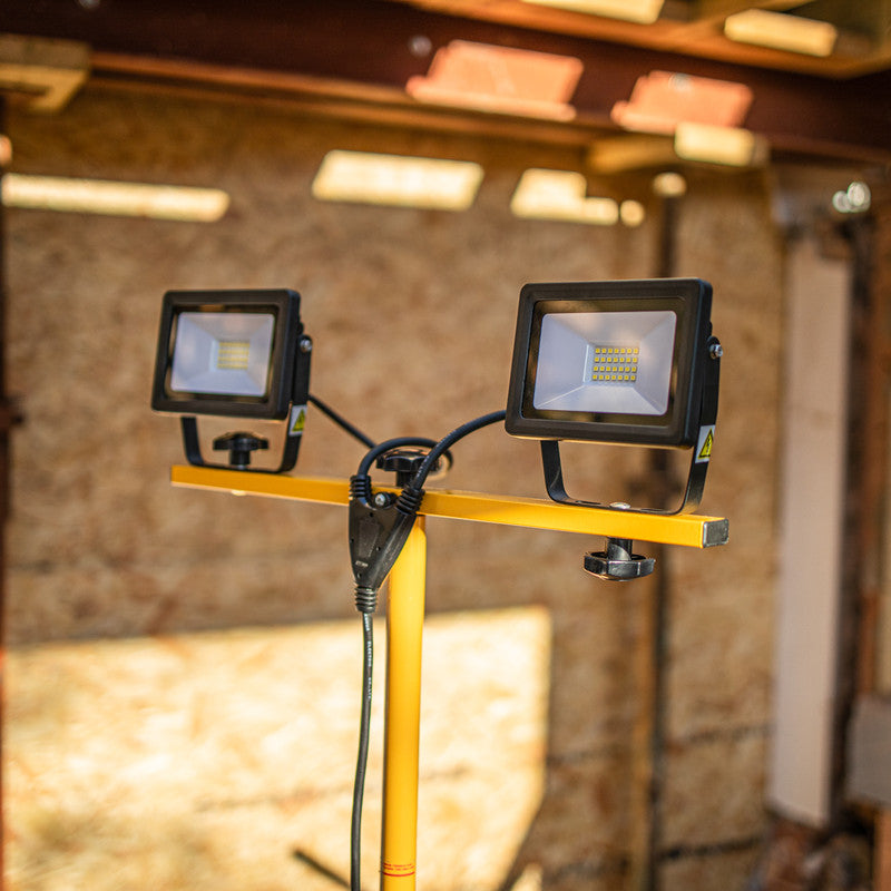 Wessex LED Twin Tripod Work Light IP65 240V 2x20W 2x2000lm