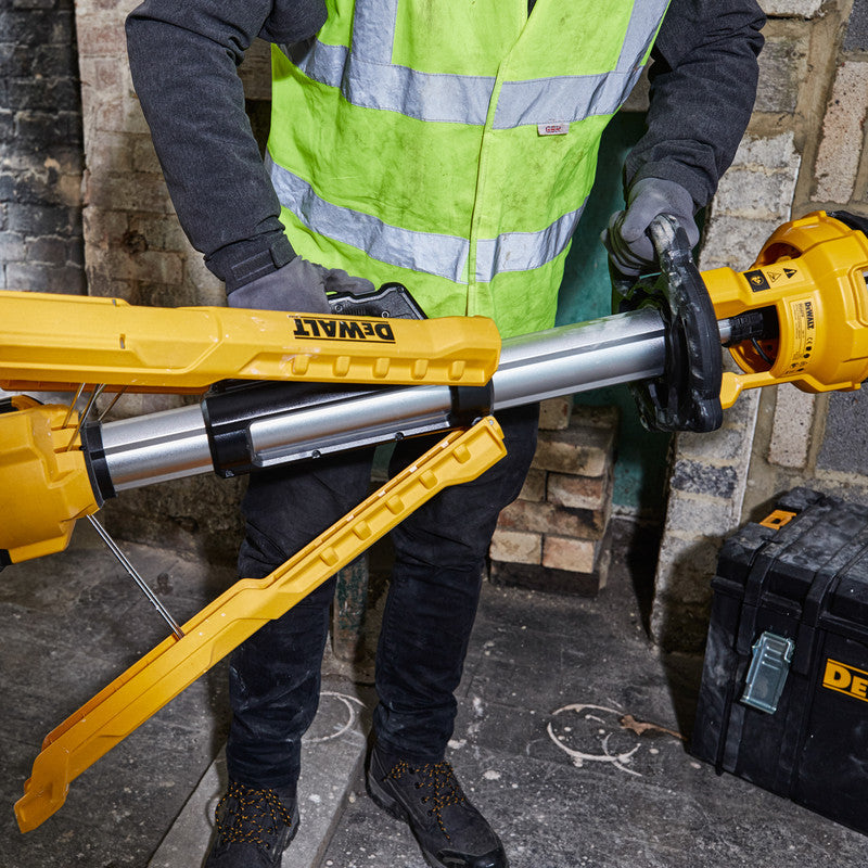 DeWalt DCL079-XJ 18V XR LED Tripod Light Body Only