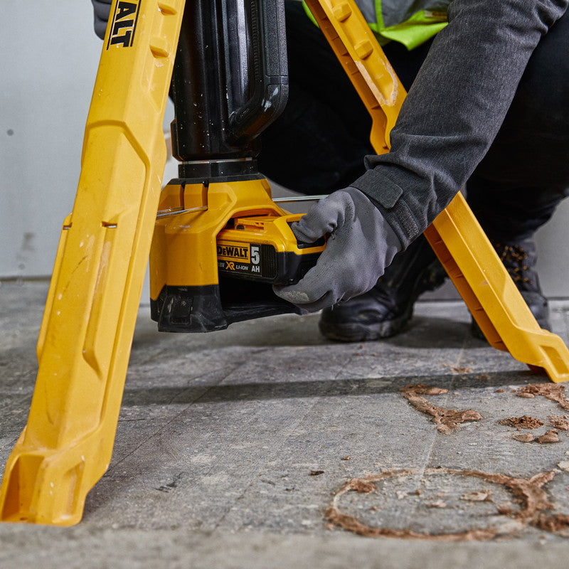 DeWalt DCL079-XJ 18V XR LED Tripod Light Body Only